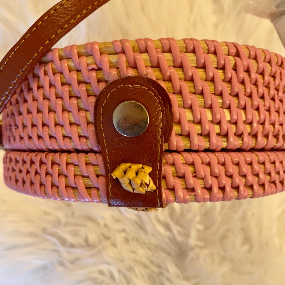 ASOS Design Structured Rattan Circle Bag - Picture 4 of 6